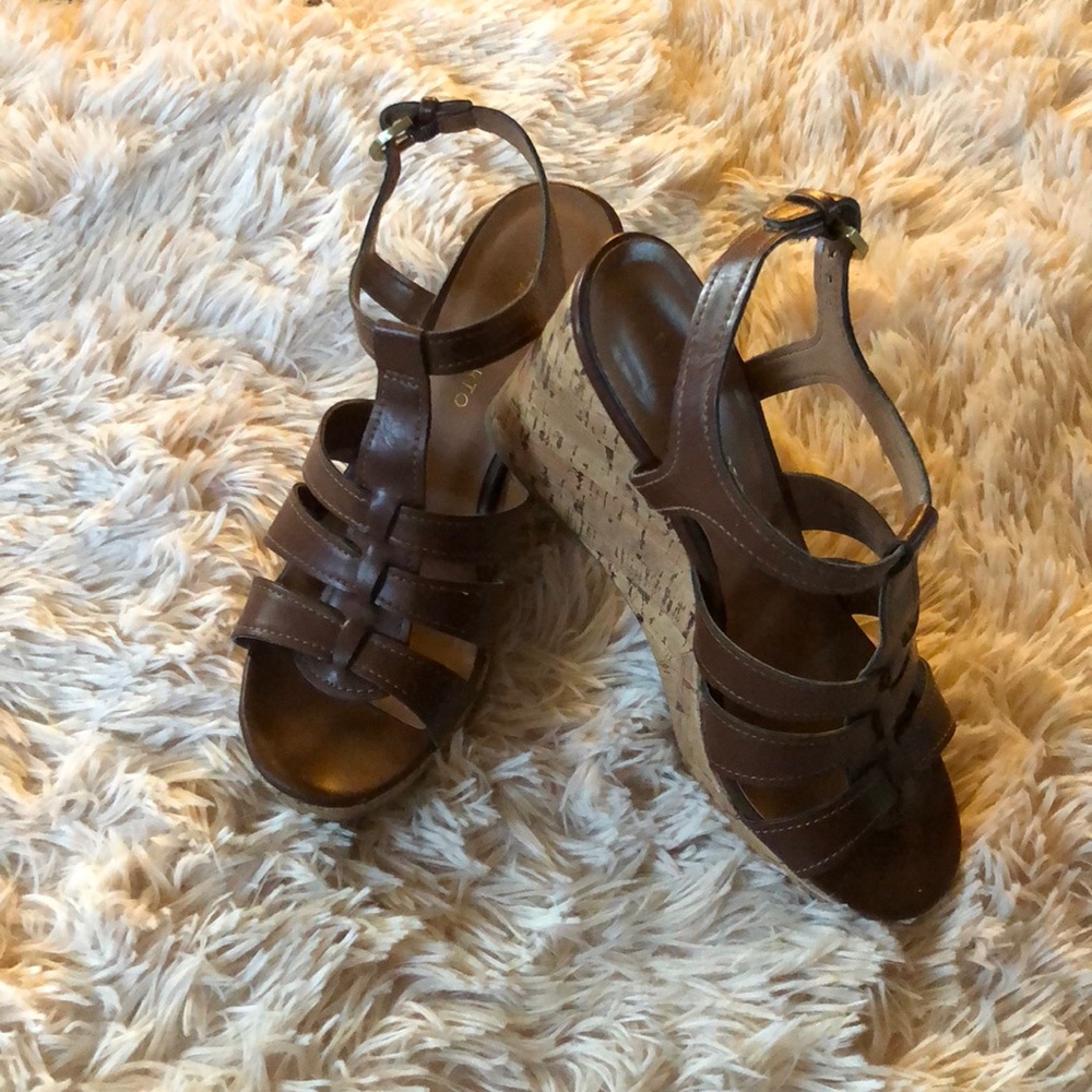 Tan/brown cork heel